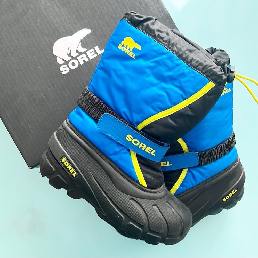 SOLD ❌ Sorel youth flurry snow boots black and super blue size 2 New! With box